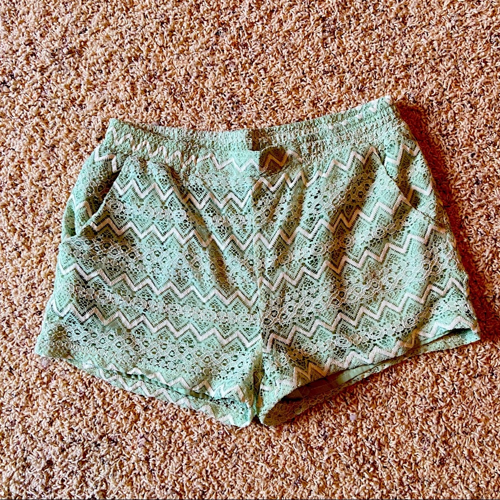 Soft Lace Shorts Small Umgee